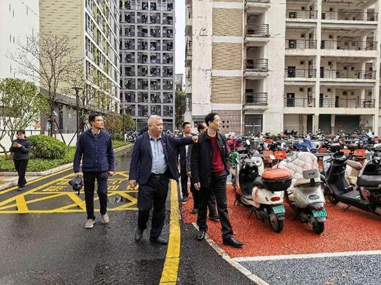 校领导带队检查新学期开学后勤保障工作