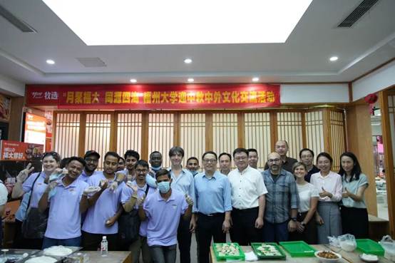 月满中秋迎国庆，中外师生共品民俗味