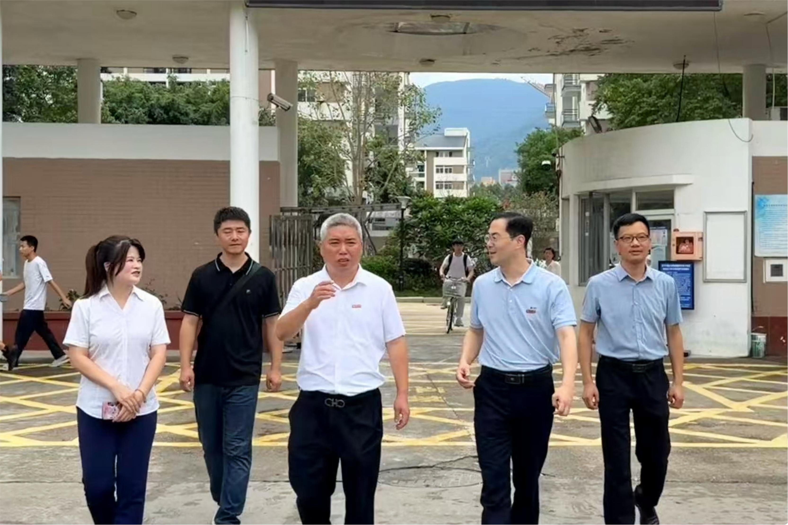 校领导检查新学期开学后勤保障工作 校领导检查新学期开学后勤保障工作