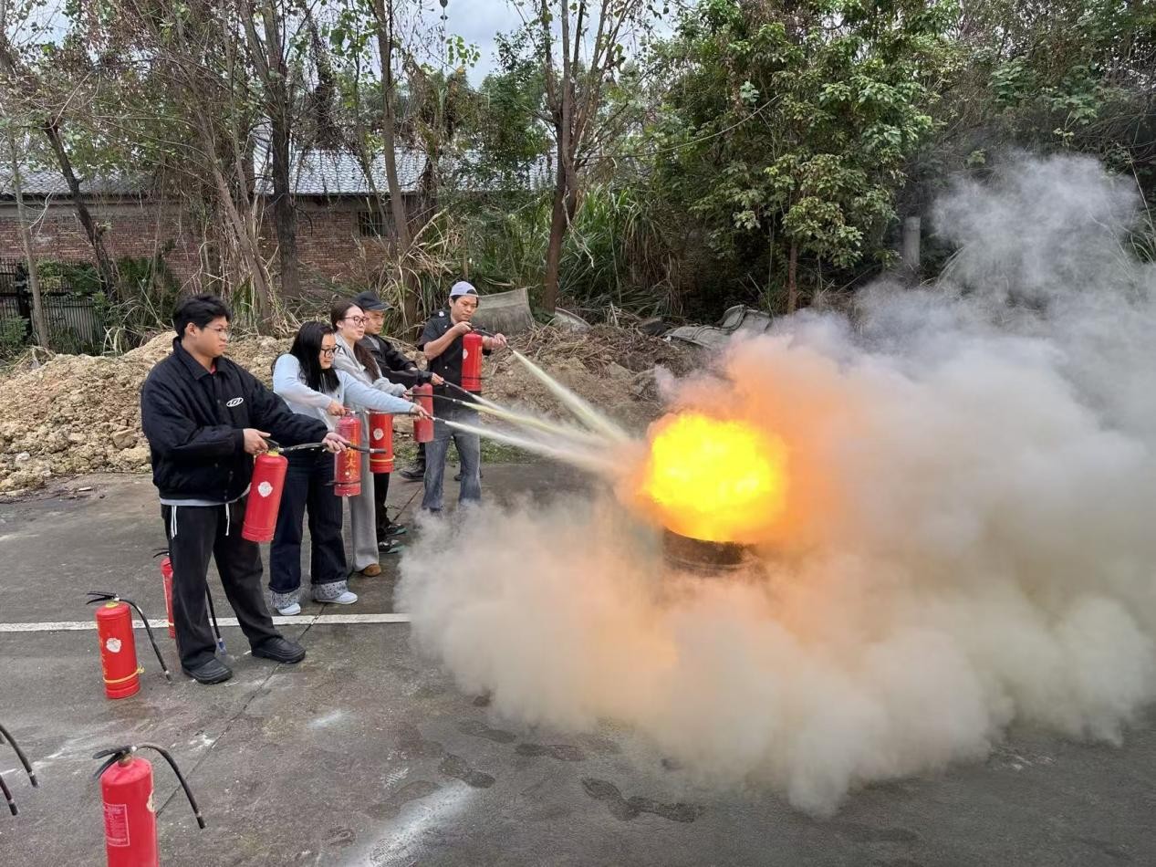 筑牢安全防线 守护平安校园——福州大学后勤管理处开展2025年消防安全培训暨灭火演练活动